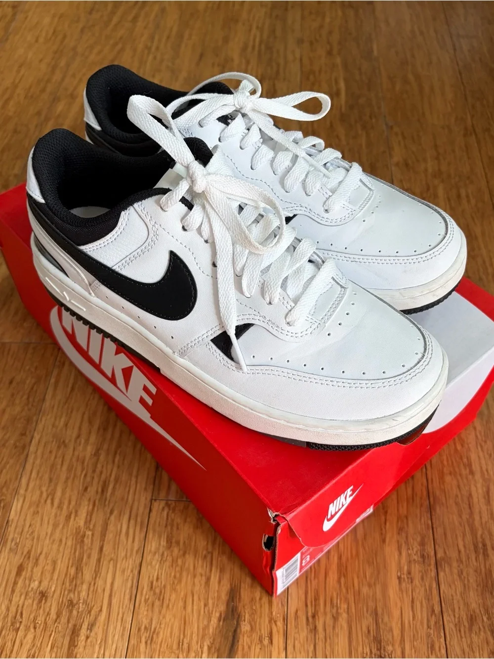 Nike Women’s White and Black Low-Top Sneakers - Picture 1 of 8